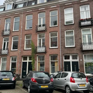 Woning aan de Eerste Helmersstraat te Amsterdam