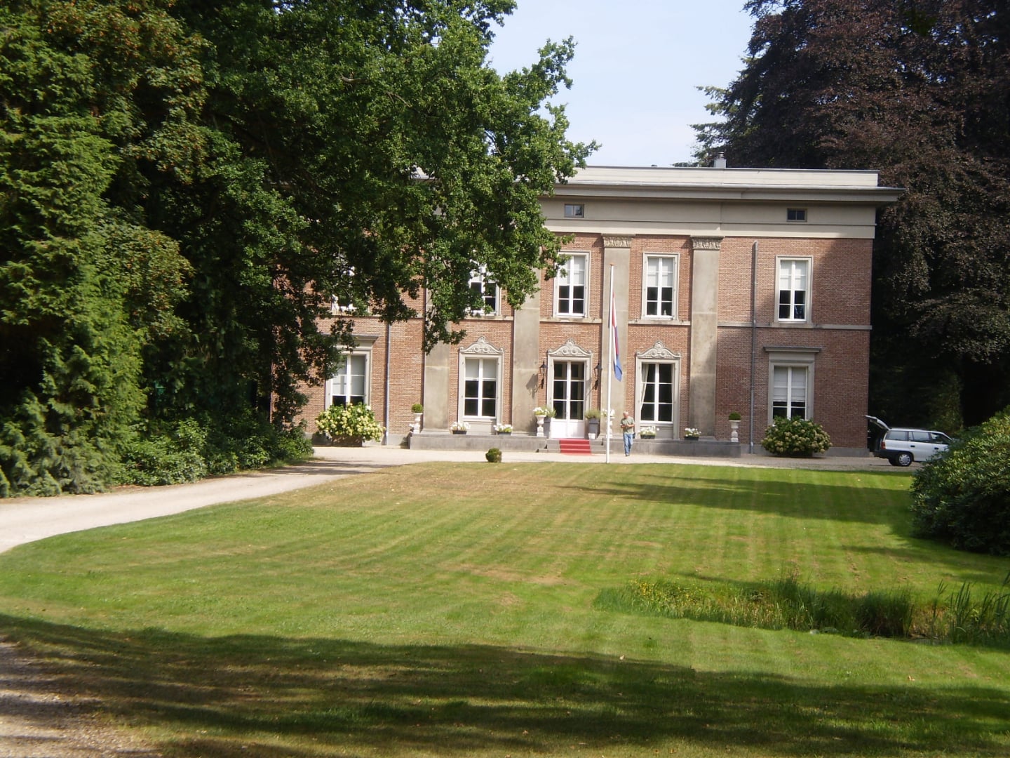Woning aan de Nieuw-Loosdrechtsedijk te Loosdrecht