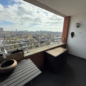 Woning aan de Marie Heinekenplein te Amsterdam