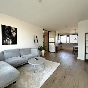 Woning aan de Rooswijck te Amsterdam