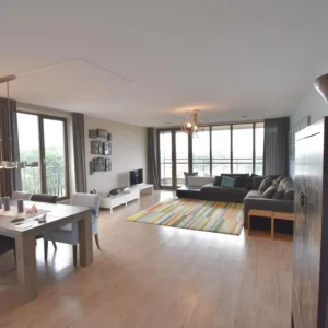 Woning aan de Titus van Rijnstraat te Amsterdam