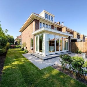 Woning aan de Burgemeester van Damstraat te Duivendrecht