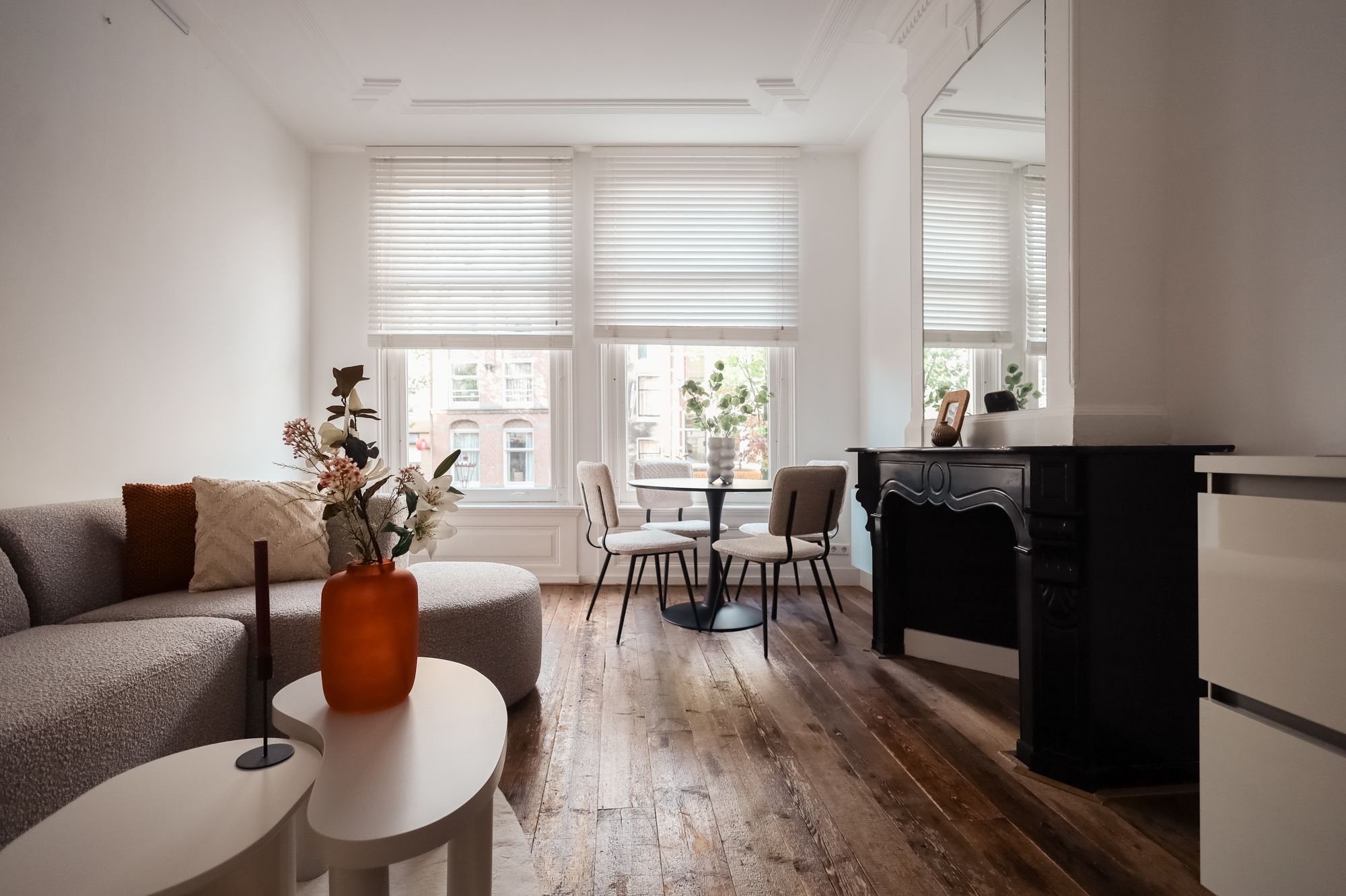 Woning aan de Oudezijds Achterburgwal te Amsterdam