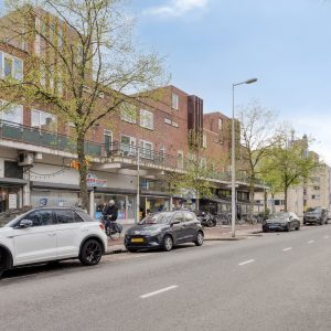 Woning aan de Pieter Calandlaan te Amsterdam