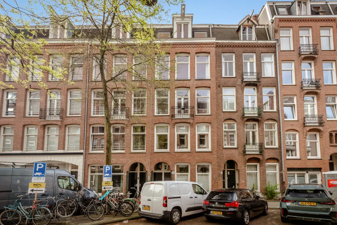 Woning aan de Van Ostadestraat te Amsterdam