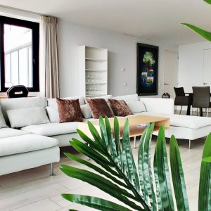 Woning aan de Anna van Buerenplein te Den Haag