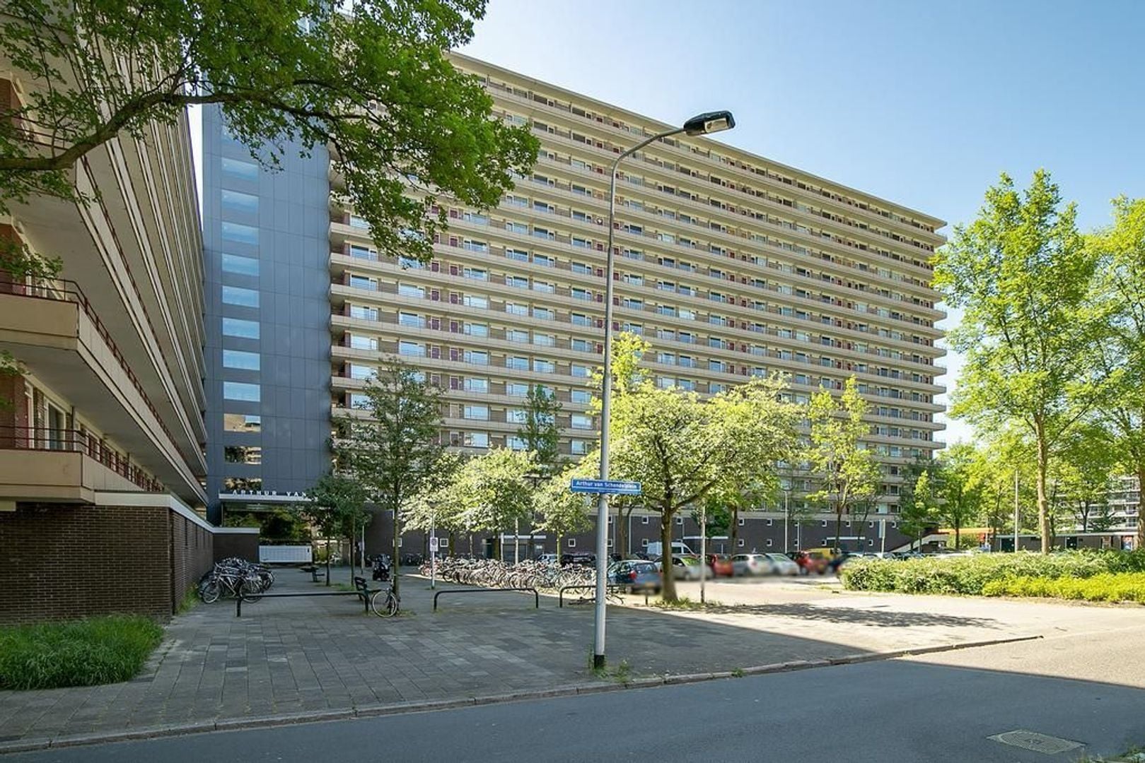 Woning aan de Arthur van Schendelplein te Delft