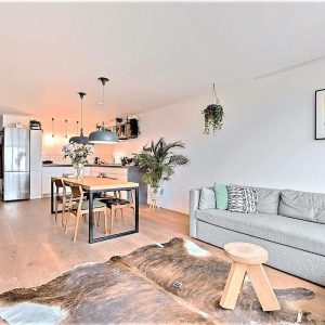Woning aan de Bilderdijkkade te Amsterdam