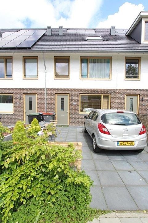 Woning aan de Clara Egginklaan te Uithoorn
