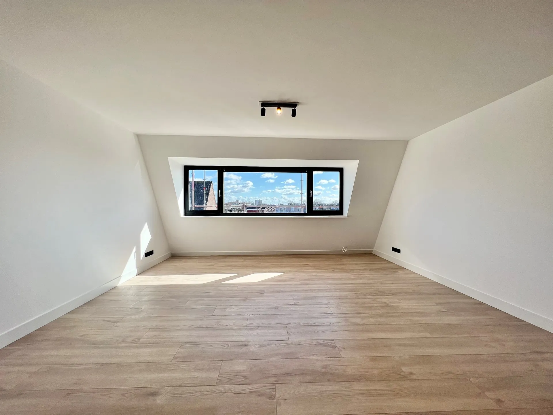 Woning aan de Grondherendijk te Rotterdam