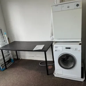 Woning aan de Haarlemmermeerstraat te Amsterdam