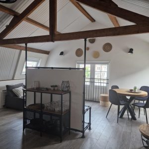 Woning aan de Hoge Rijndijk te Zoeterwoude