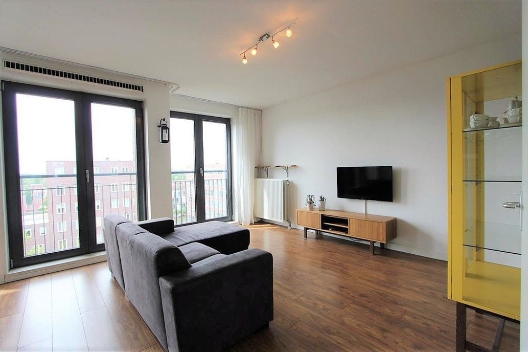 Woning aan de Julius Pergerstraat te Amsterdam