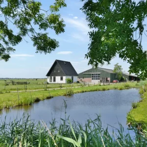 Woning aan de Kanaalweg te Landsmeer