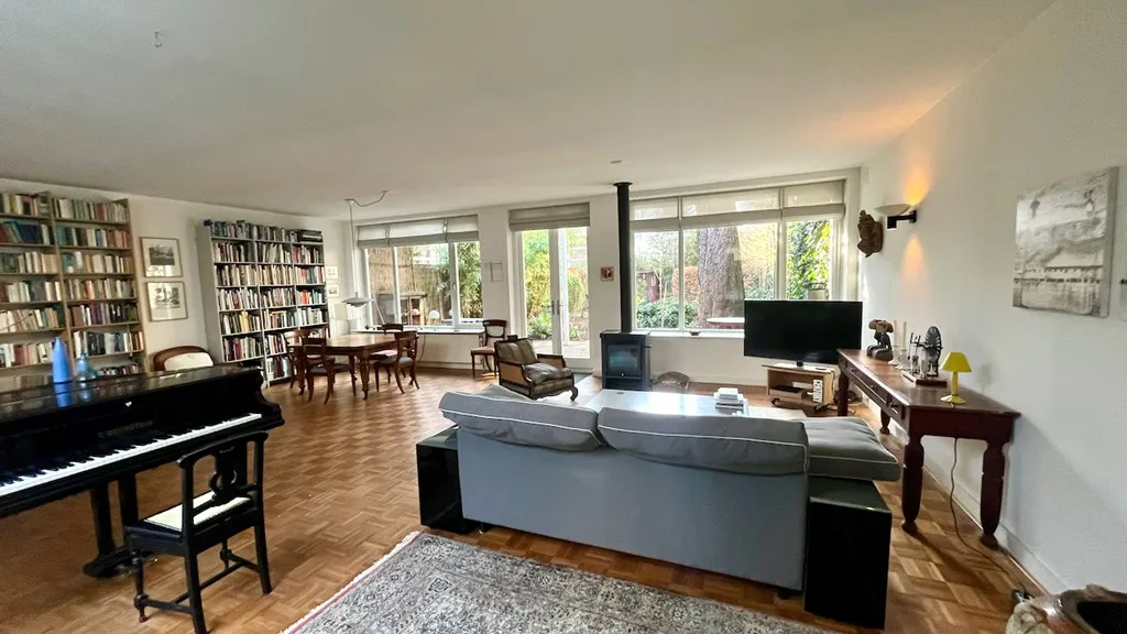 Woning aan de Lange Beestenmarkt te Den Haag