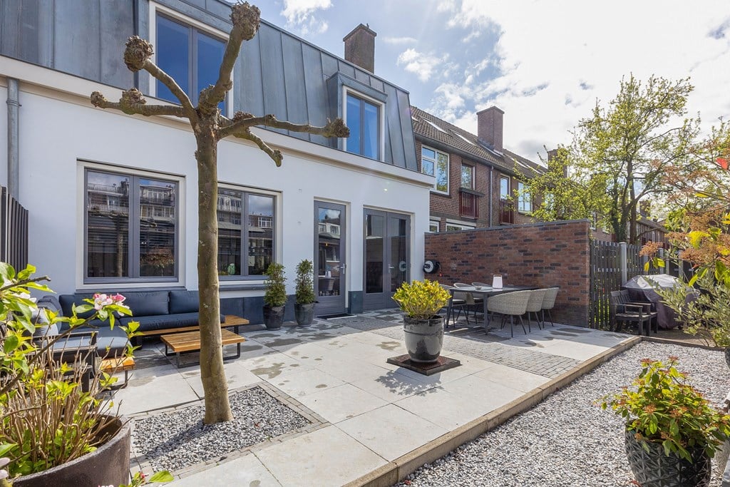 Woning aan de Linnaeusdwarsstraat te Amsterdam