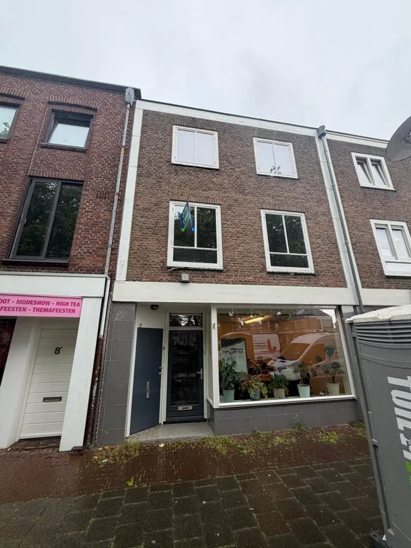 Woning aan de Mgr. Nolensplein te Breda