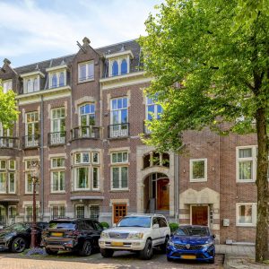 Woning aan de Oranje Nassaulaan te Amsterdam