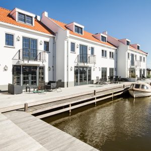 Woning aan de Oud-Loosdrechtsedijk te Loosdrecht