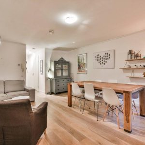 Woning aan de Pijnackerstraat te Amsterdam