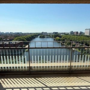 Woning aan de Saskia van Uijlenburgkade te Amsterdam