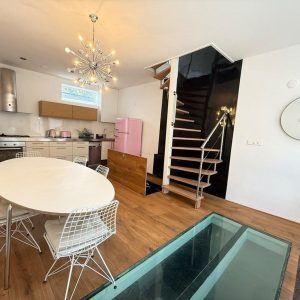 Woning aan de Binnen Oranjestraat te Amsterdam
