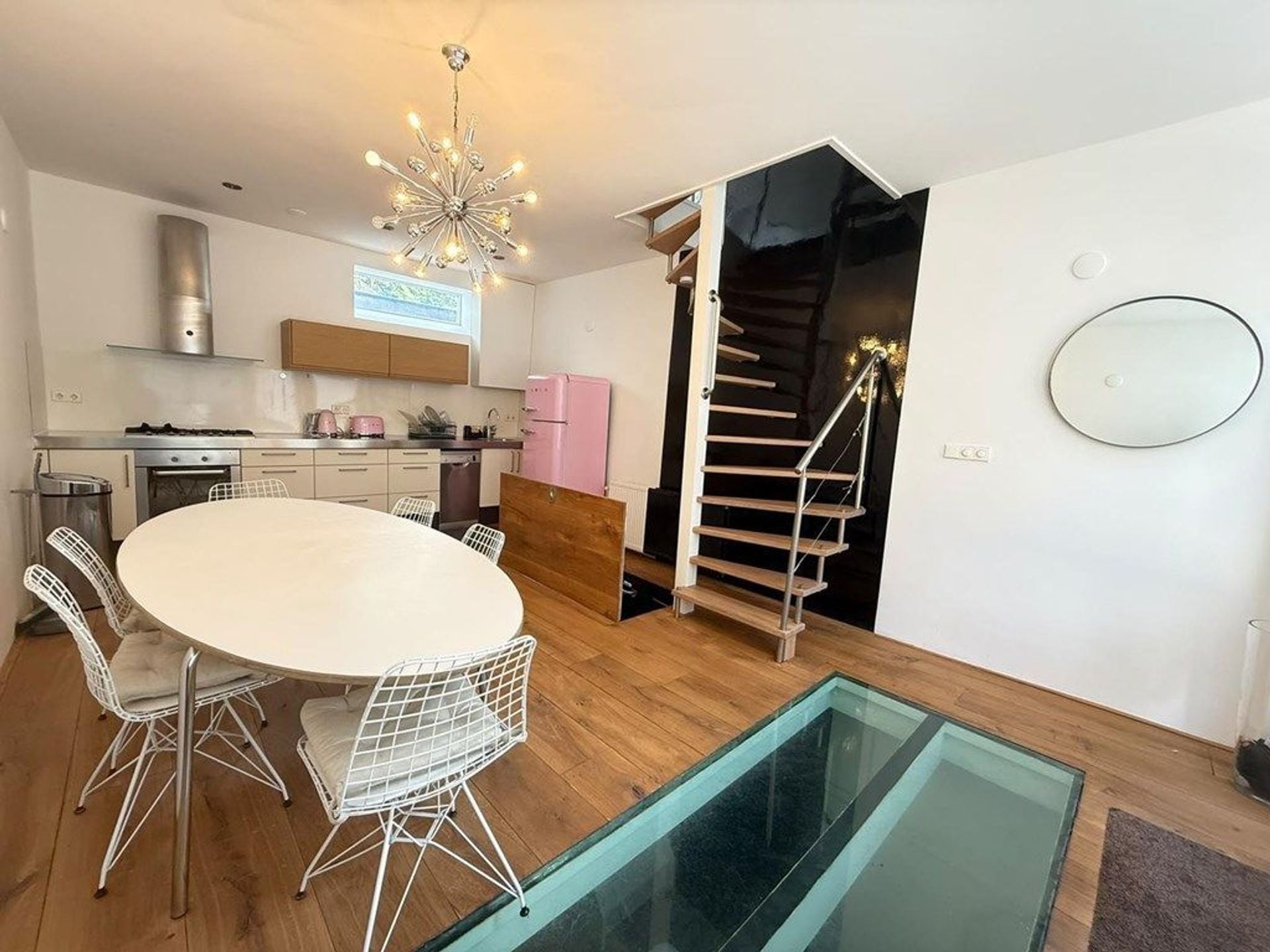 Woning aan de Binnen Oranjestraat te Amsterdam