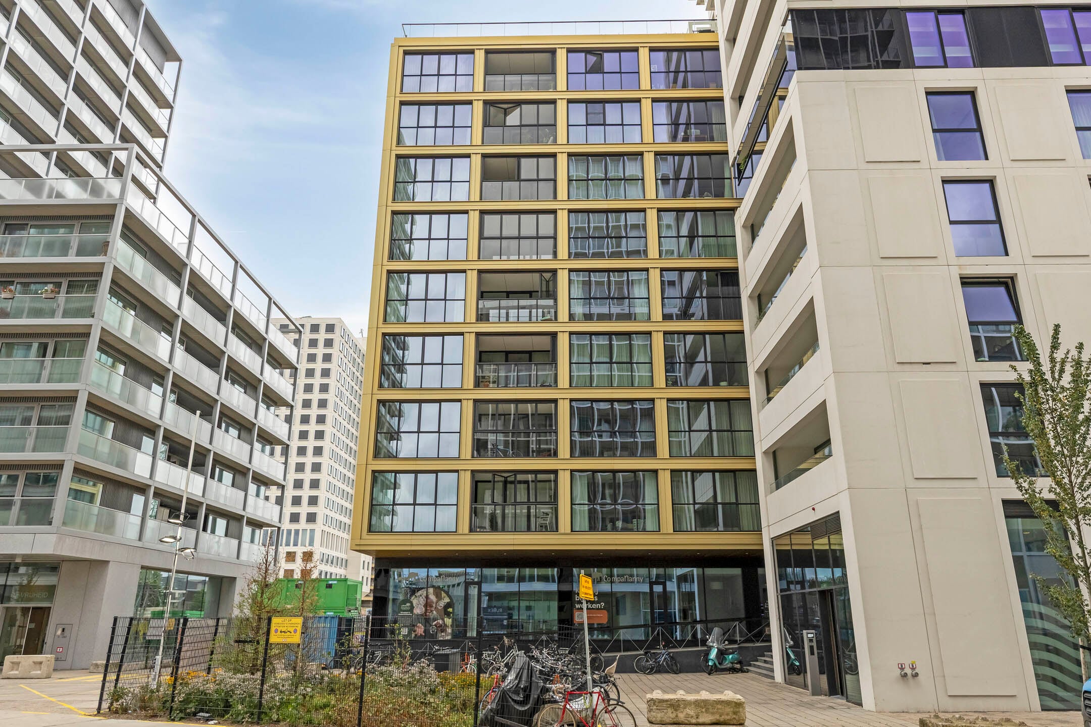 Woning aan de Dijkmeerlaan te Amsterdam