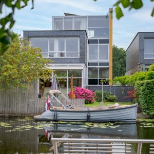 Woning aan de Hofvliet te Voorschoten