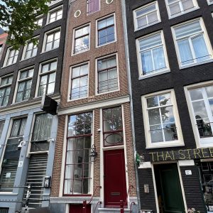 Woning aan de Oudezijds Voorburgwal te Amsterdam