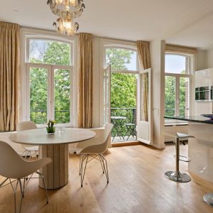 Woning aan de Sarphatipark te Amsterdam