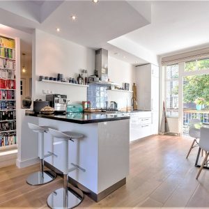 Woning aan de Steve Bikoplein te Amsterdam