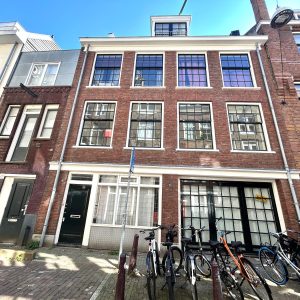 Woning aan de Zandstraat te Amsterdam