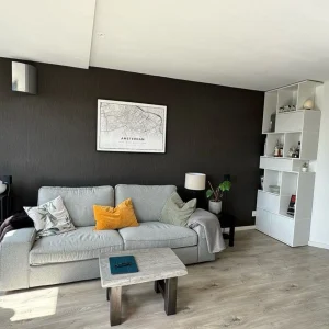 Woning aan de Bilderdijkkade te Amsterdam
