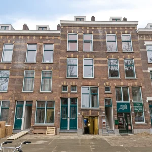 Woning aan de Boezemstraat te Rotterdam