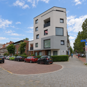 Woning aan de Helper Westsingel te Groningen
