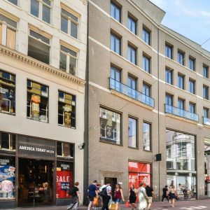 Woning aan de Kalverstraat te Amsterdam