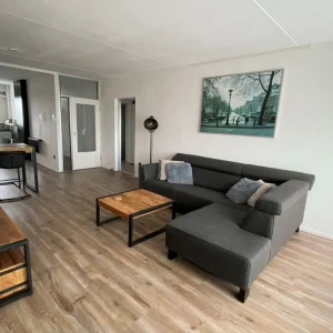 Woning aan de Loenermark te Amsterdam