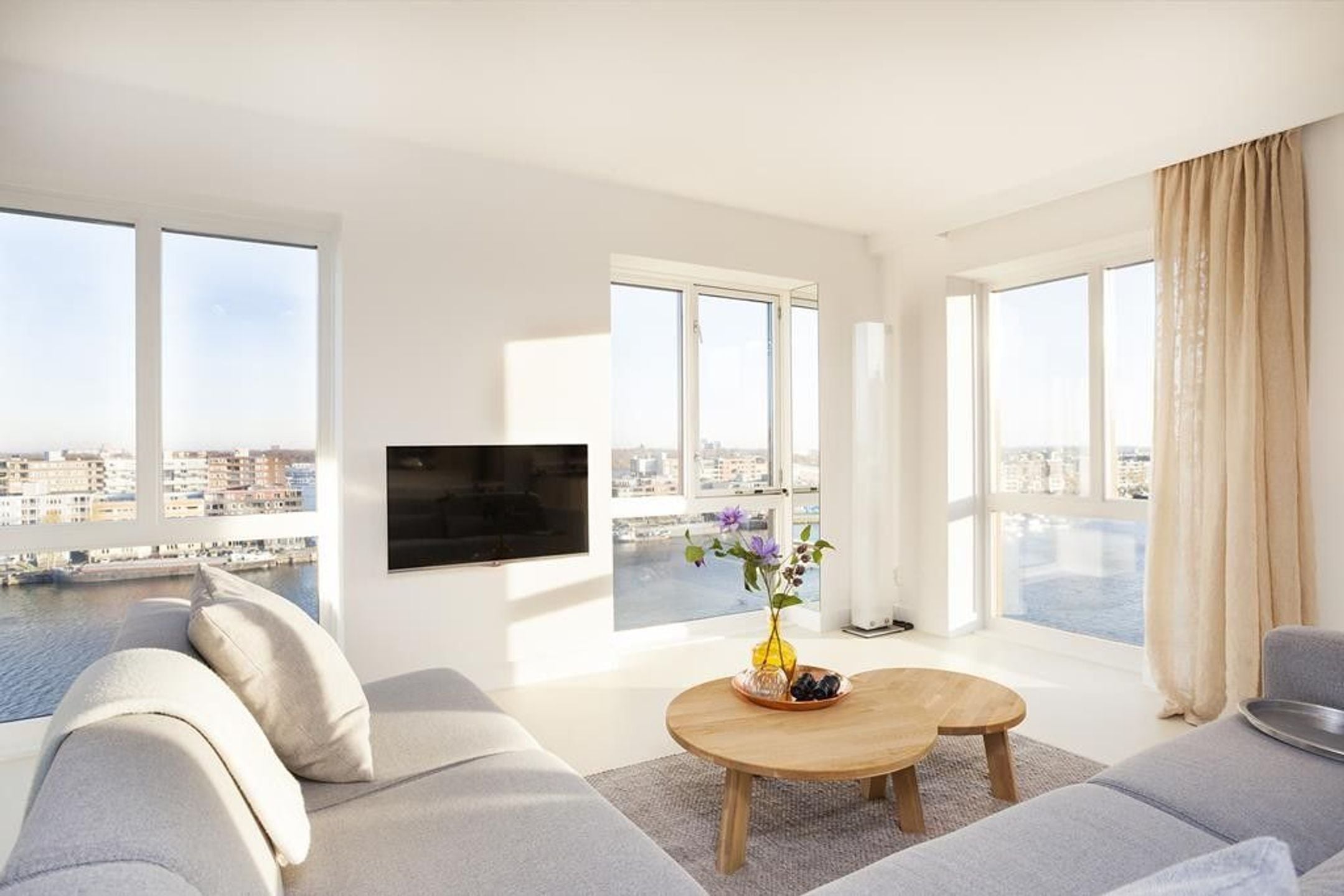Woning aan de Veembroederhof te Amsterdam