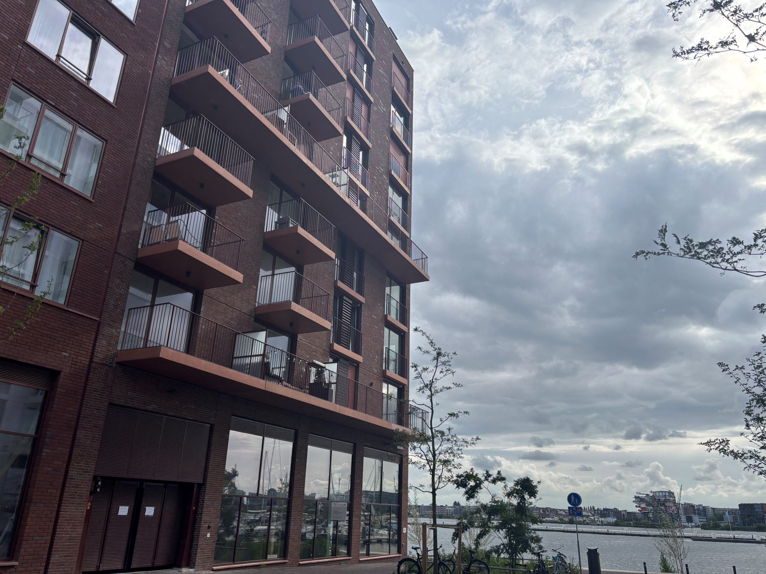 Woning aan de Werfkade te Amsterdam