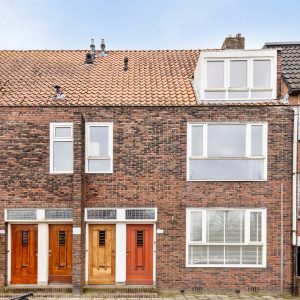 Woning aan de Winschoterdiep te Groningen